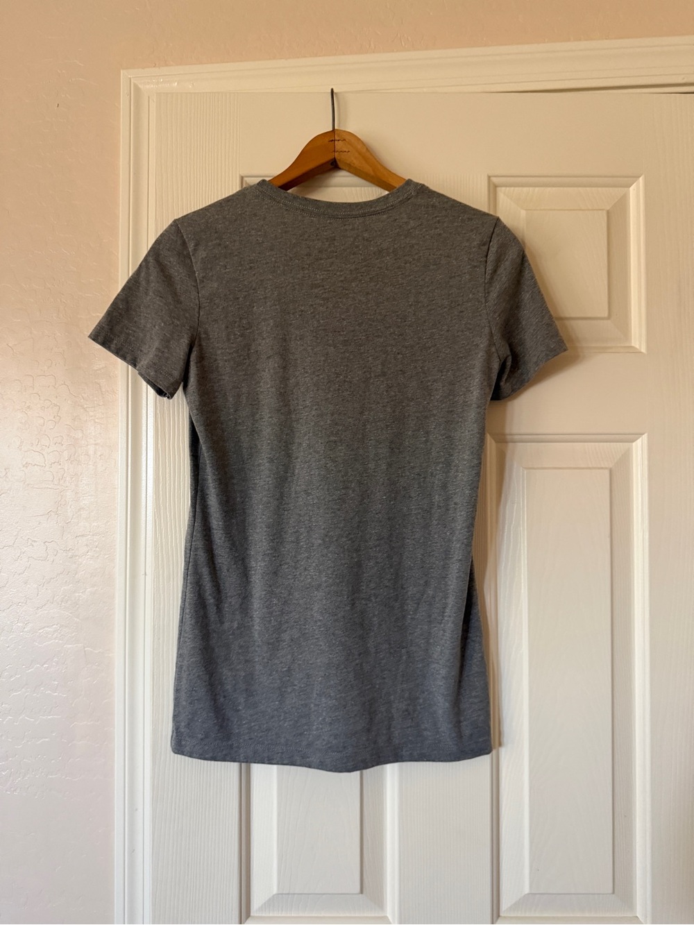 Disney Gray Mickey Mouse Short Sleeve T-shirt Size Medium - Picture 2 of 6